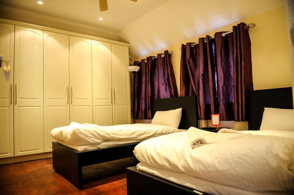 The Greyhound Cottage Чіґвелл Екстер'єр фото