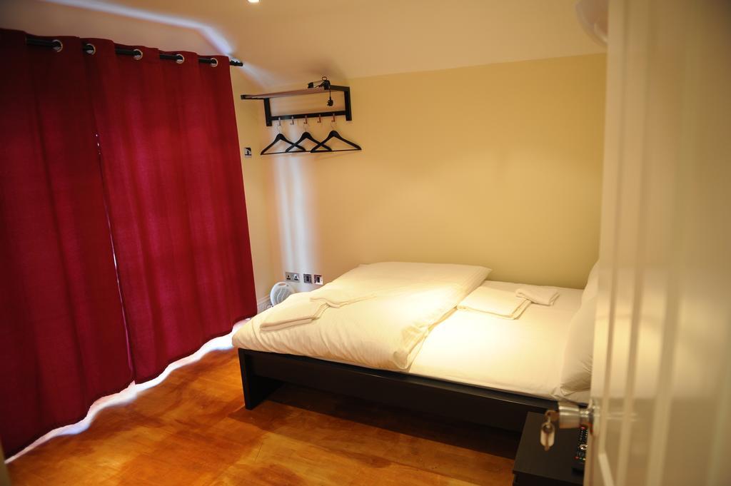 The Greyhound Cottage Чіґвелл Екстер'єр фото