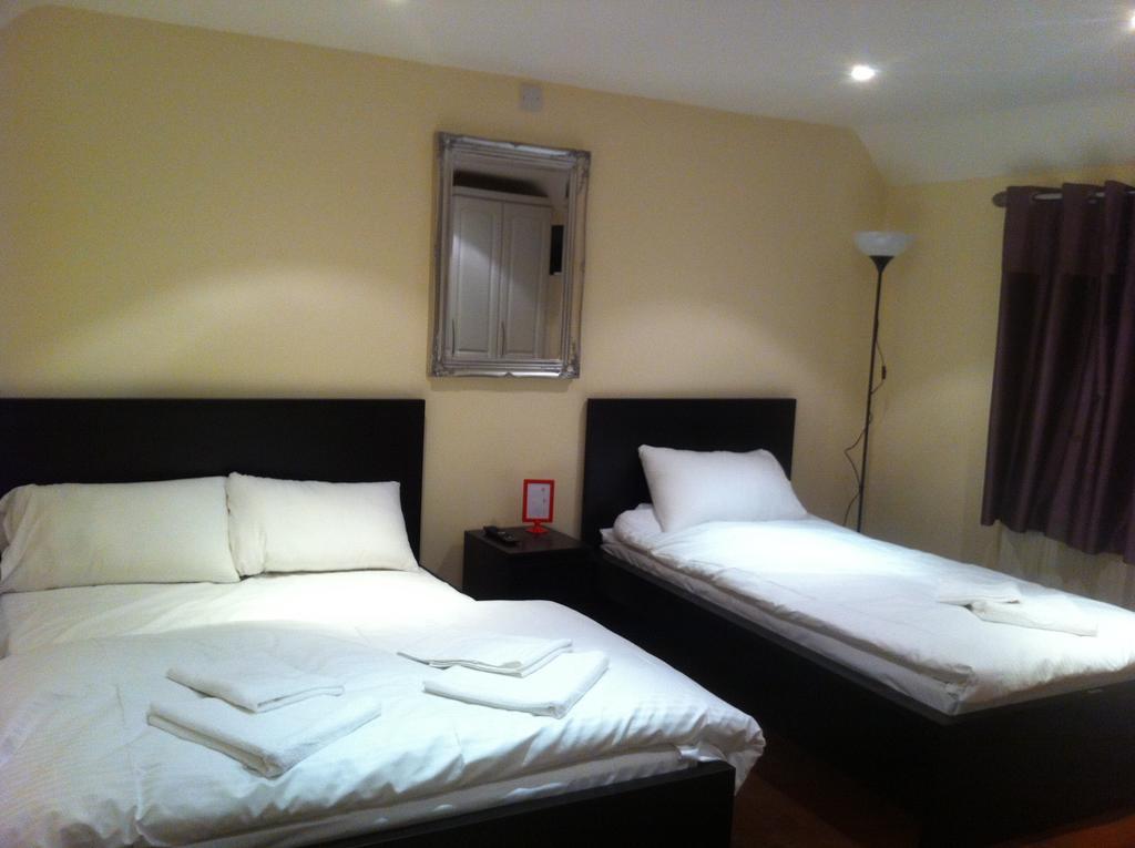 The Greyhound Cottage Чіґвелл Номер фото
